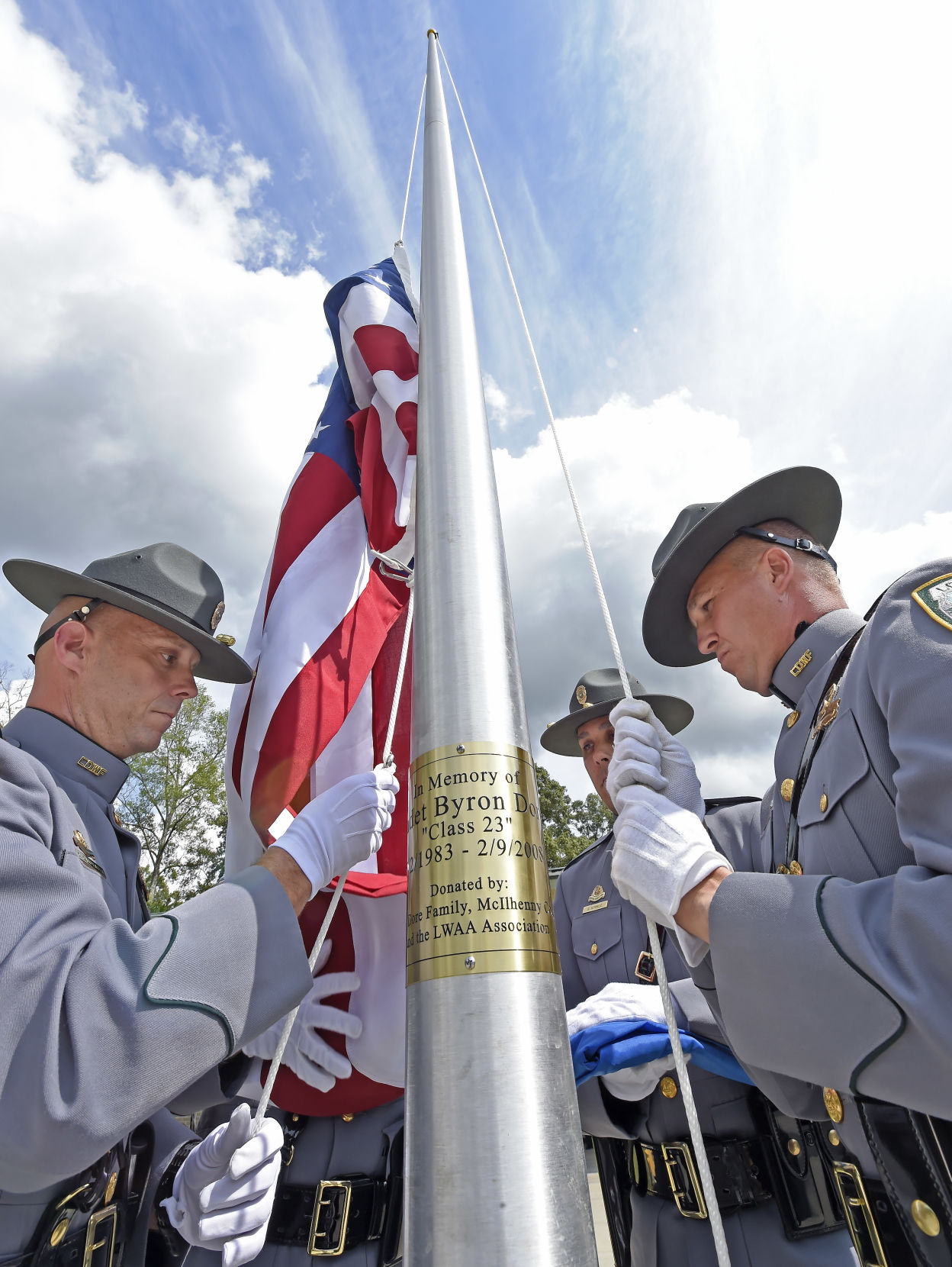 BR.wildartflagpolededication0138.adv bf